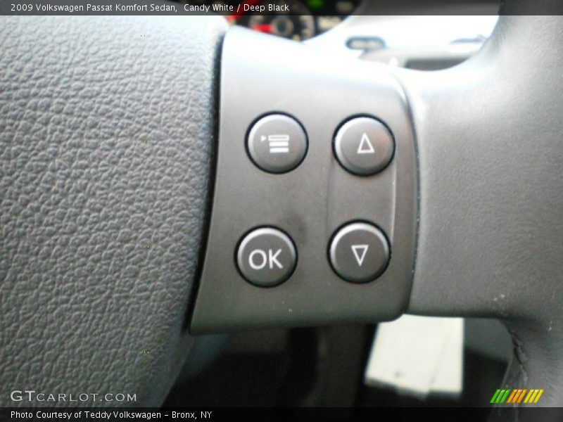 Candy White / Deep Black 2009 Volkswagen Passat Komfort Sedan
