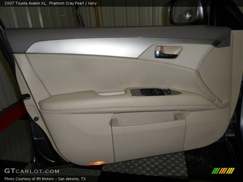 Phantom Gray Pearl / Ivory 2007 Toyota Avalon XL