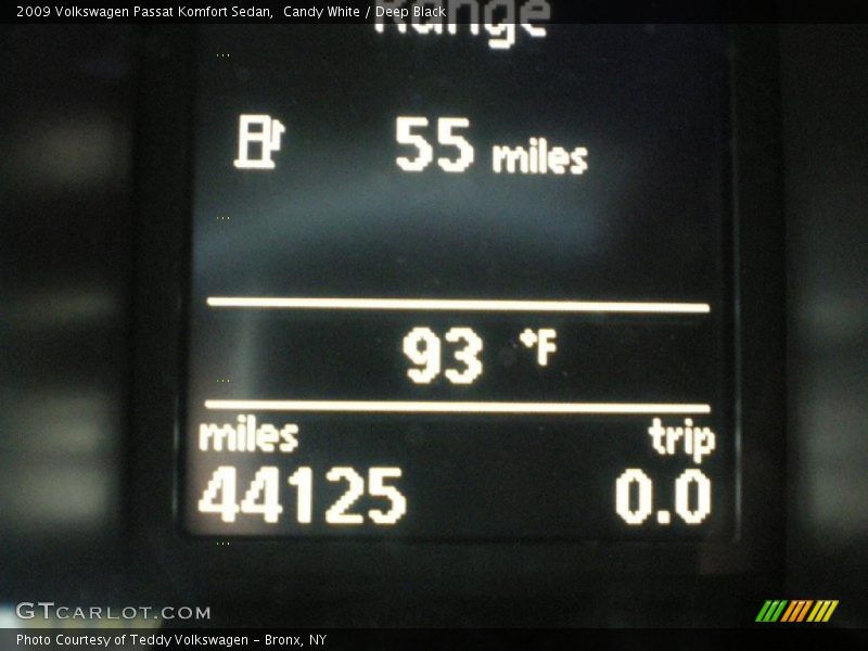 Candy White / Deep Black 2009 Volkswagen Passat Komfort Sedan