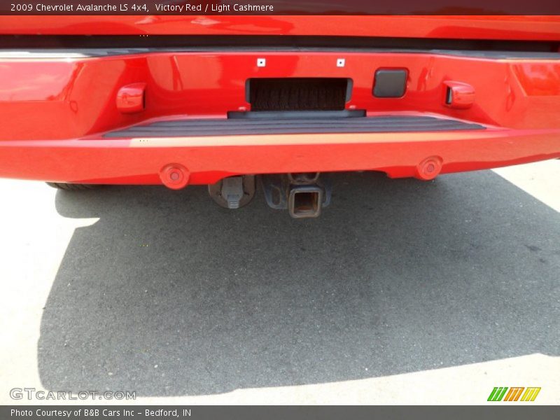 Victory Red / Light Cashmere 2009 Chevrolet Avalanche LS 4x4
