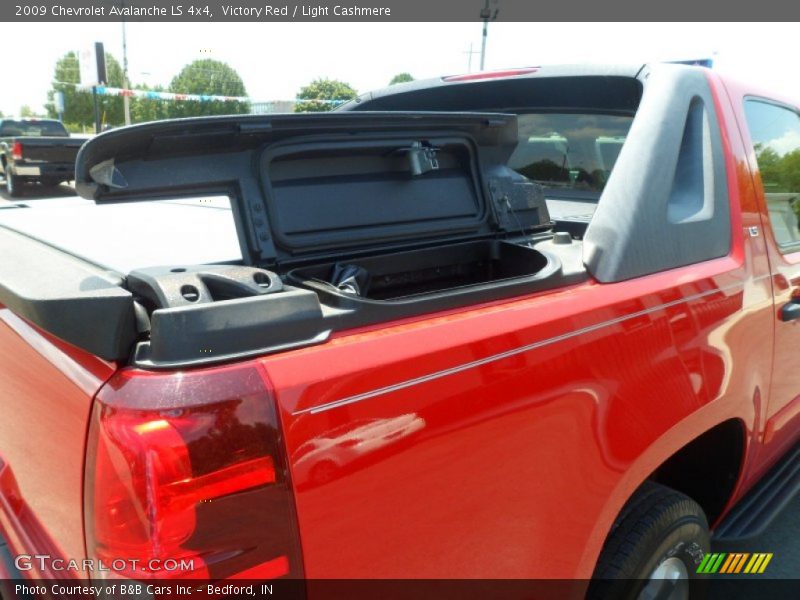 Victory Red / Light Cashmere 2009 Chevrolet Avalanche LS 4x4