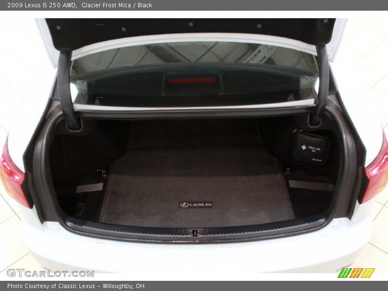  2009 IS 250 AWD Trunk