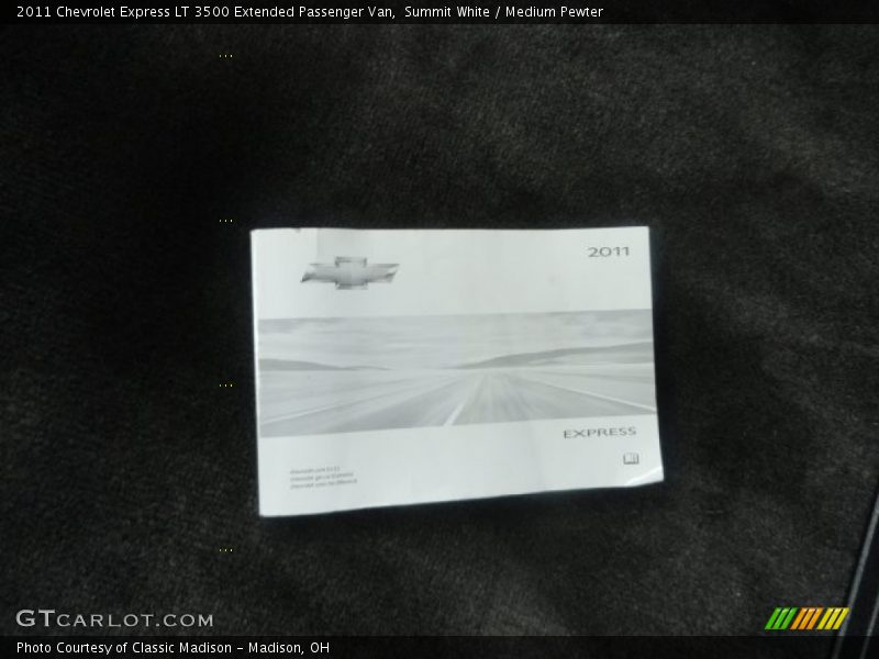 Summit White / Medium Pewter 2011 Chevrolet Express LT 3500 Extended Passenger Van