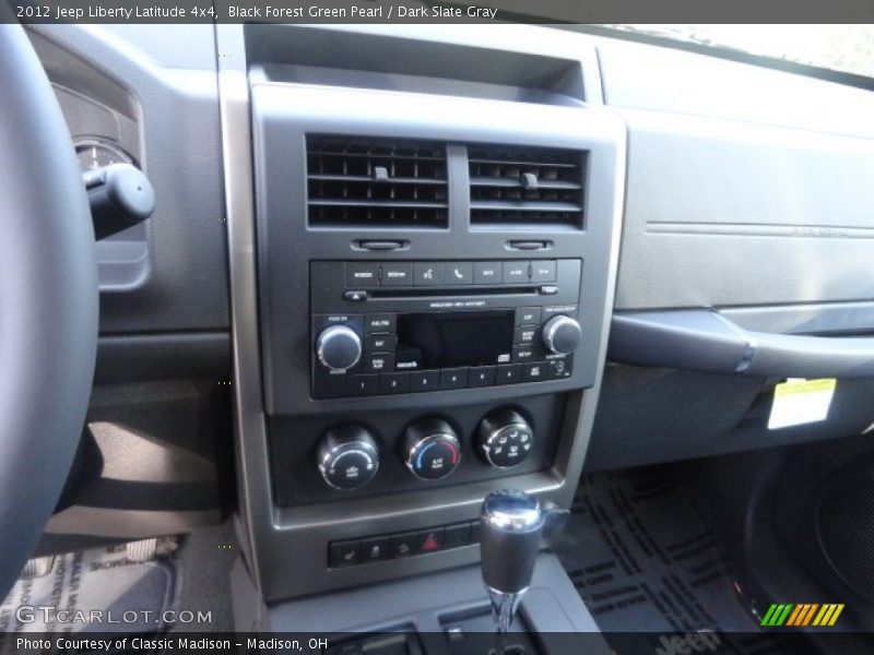 Black Forest Green Pearl / Dark Slate Gray 2012 Jeep Liberty Latitude 4x4