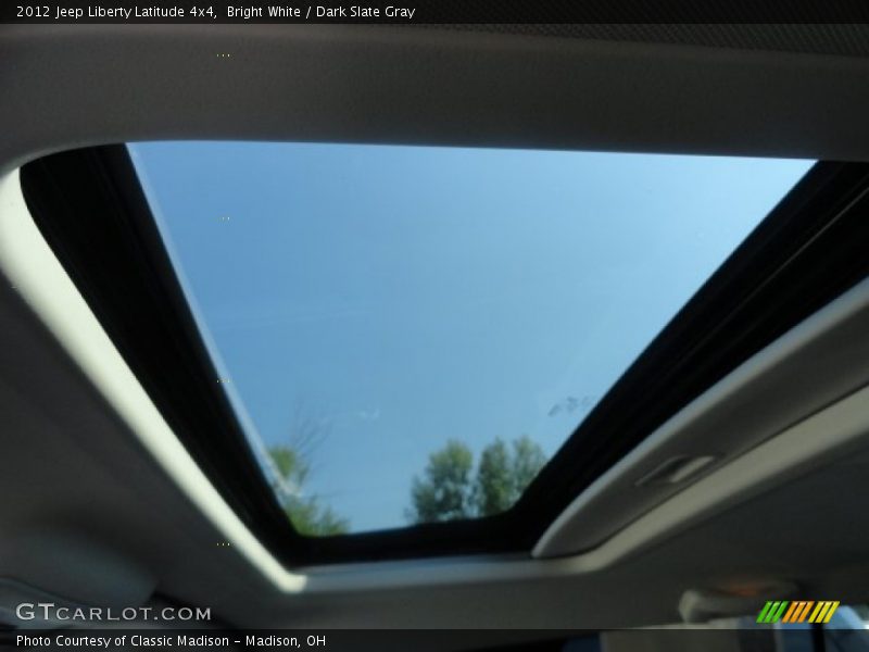Bright White / Dark Slate Gray 2012 Jeep Liberty Latitude 4x4