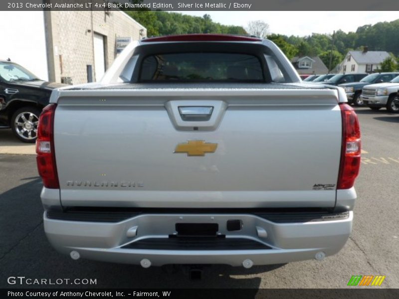 Silver Ice Metallic / Ebony 2013 Chevrolet Avalanche LT 4x4 Black Diamond Edition