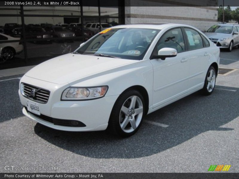 Ice White / Off-Black 2008 Volvo S40 2.4i