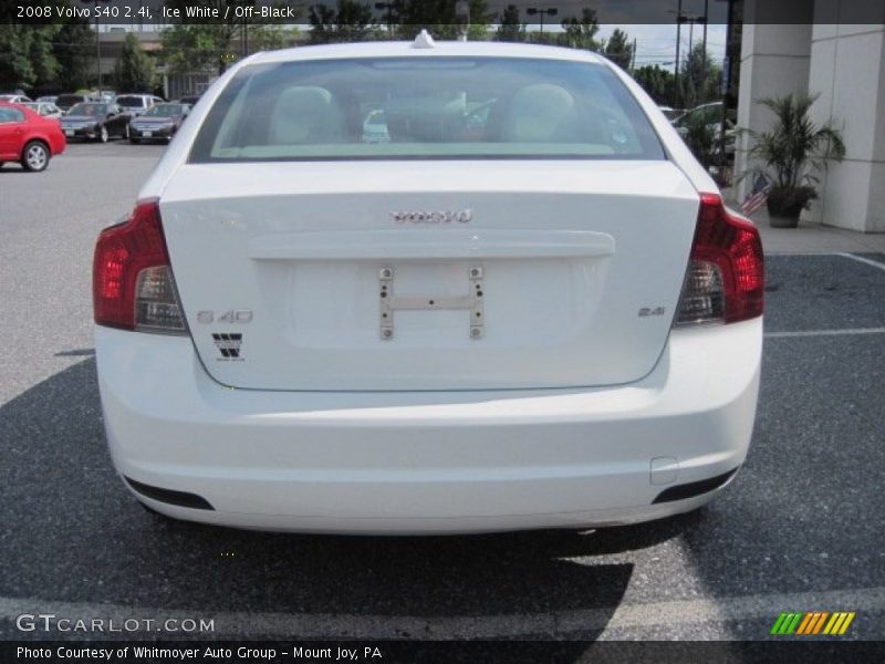 Ice White / Off-Black 2008 Volvo S40 2.4i