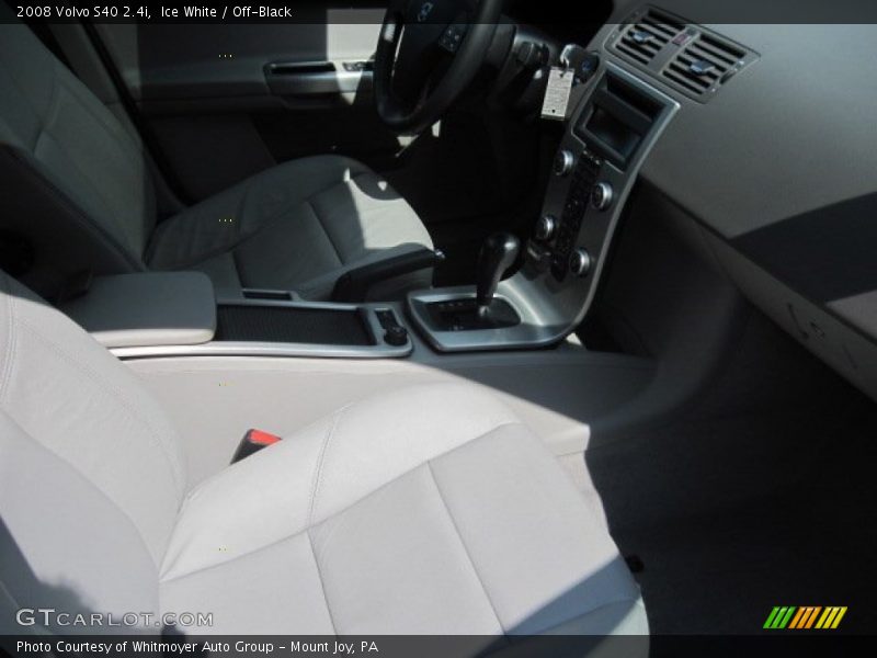 Ice White / Off-Black 2008 Volvo S40 2.4i