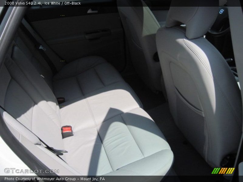 Ice White / Off-Black 2008 Volvo S40 2.4i