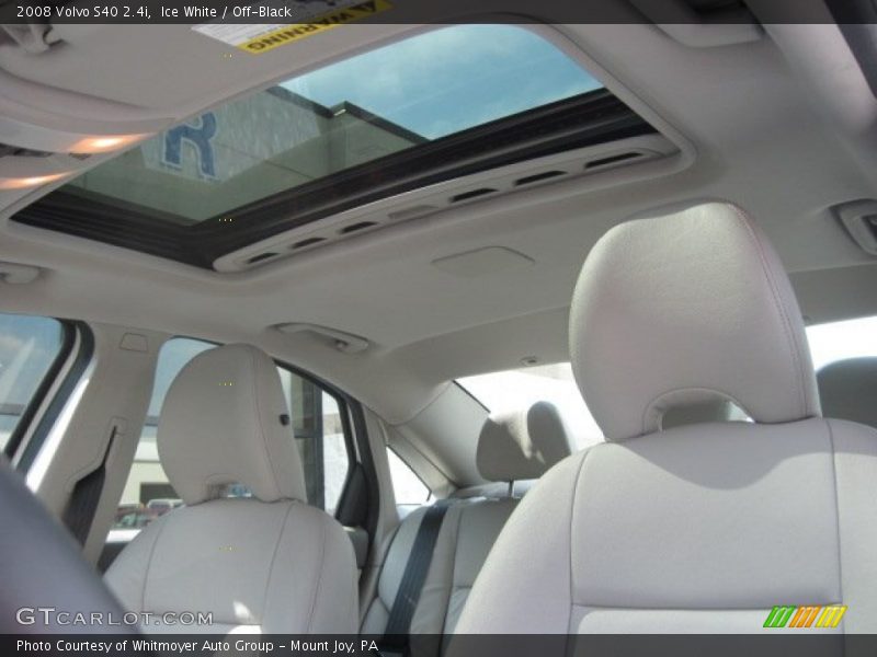 Ice White / Off-Black 2008 Volvo S40 2.4i