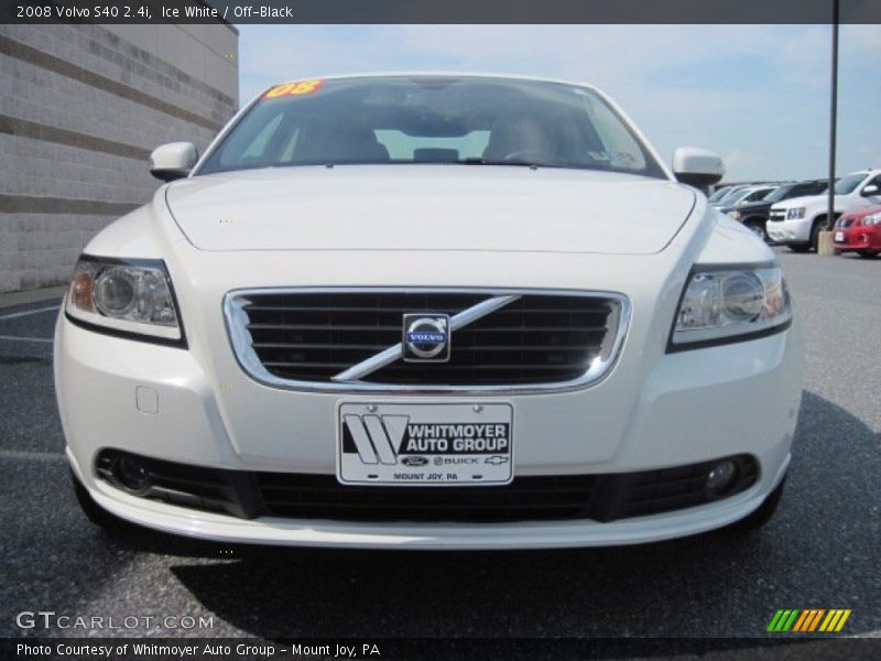 Ice White / Off-Black 2008 Volvo S40 2.4i