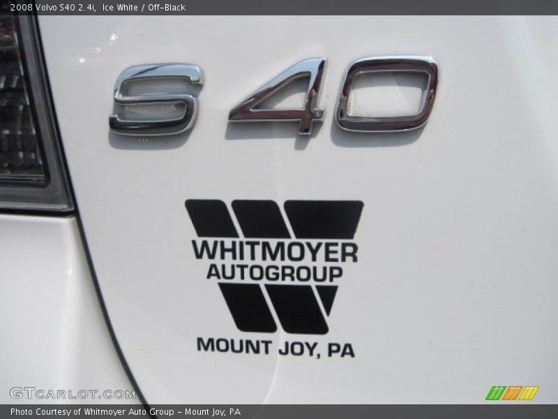 Ice White / Off-Black 2008 Volvo S40 2.4i