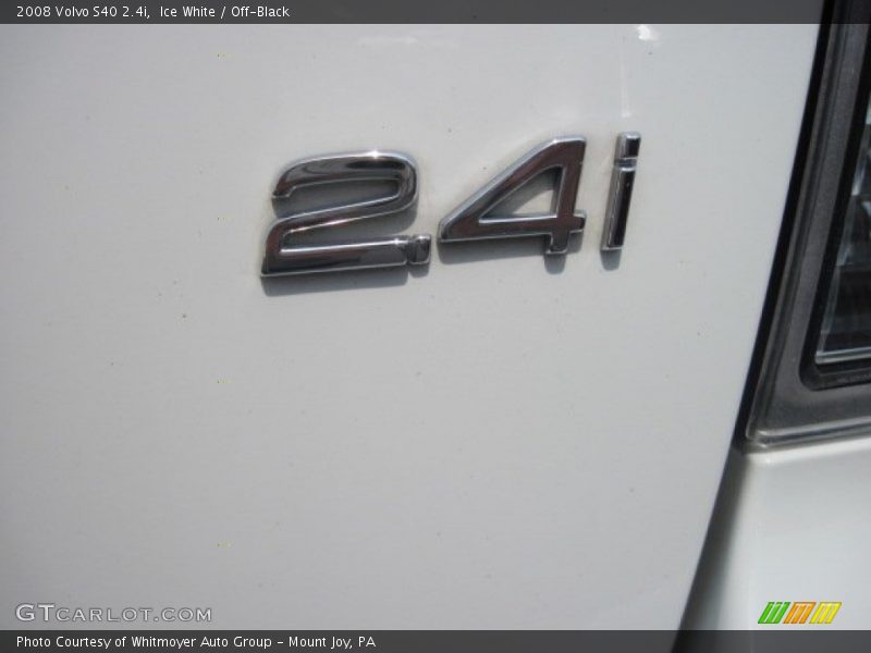 Ice White / Off-Black 2008 Volvo S40 2.4i