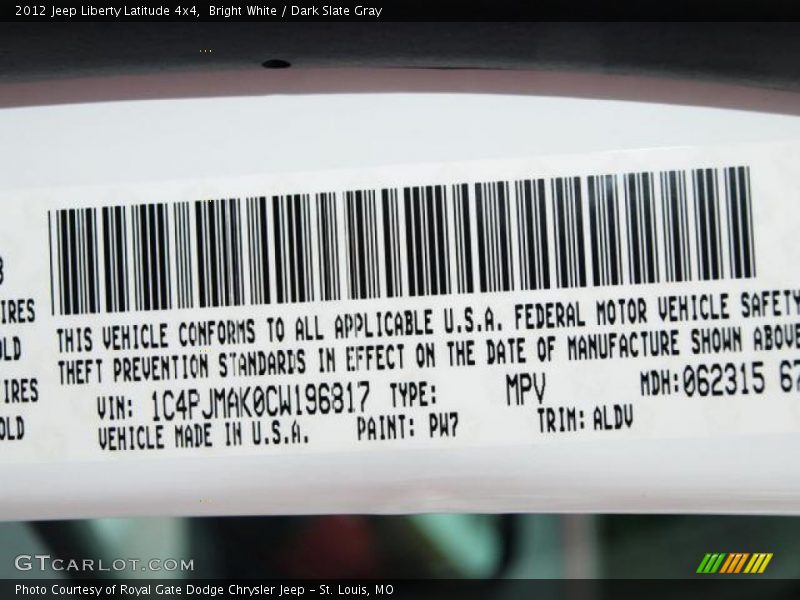 Bright White / Dark Slate Gray 2012 Jeep Liberty Latitude 4x4
