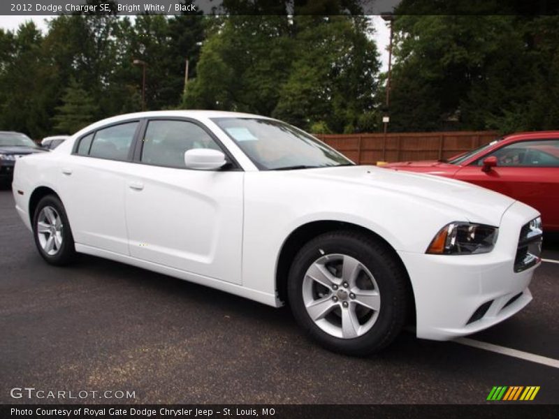 Bright White / Black 2012 Dodge Charger SE