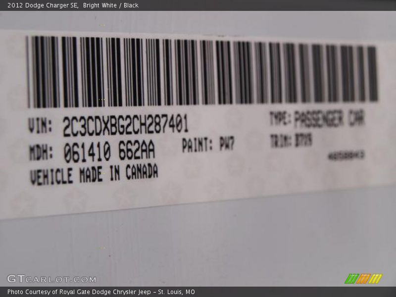 Bright White / Black 2012 Dodge Charger SE