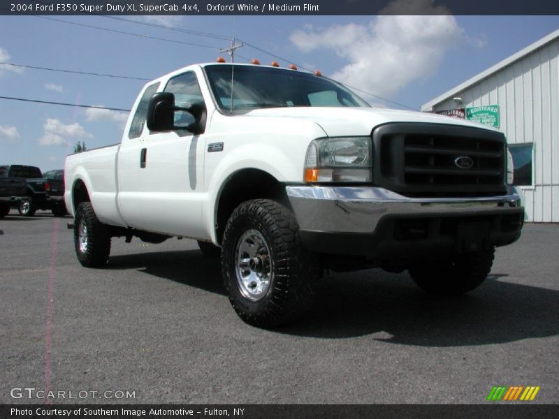 Oxford White / Medium Flint 2004 Ford F350 Super Duty XL SuperCab 4x4