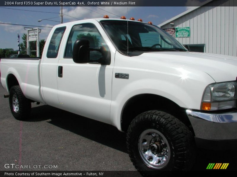 Oxford White / Medium Flint 2004 Ford F350 Super Duty XL SuperCab 4x4