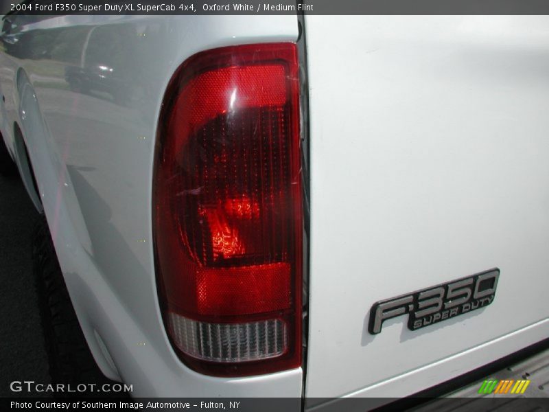 Oxford White / Medium Flint 2004 Ford F350 Super Duty XL SuperCab 4x4