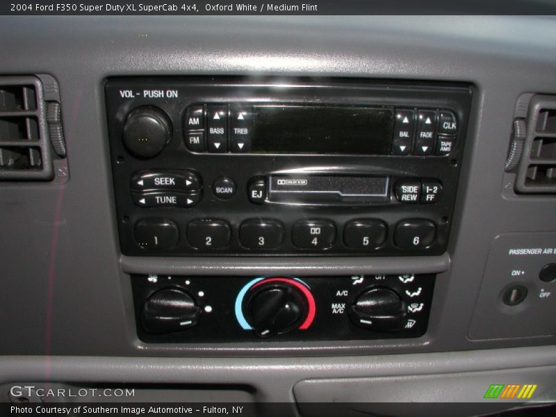 Oxford White / Medium Flint 2004 Ford F350 Super Duty XL SuperCab 4x4