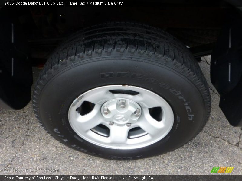 Flame Red / Medium Slate Gray 2005 Dodge Dakota ST Club Cab