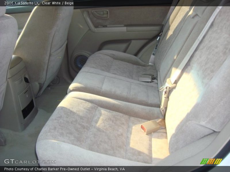 Clear White / Beige 2006 Kia Sorento LX
