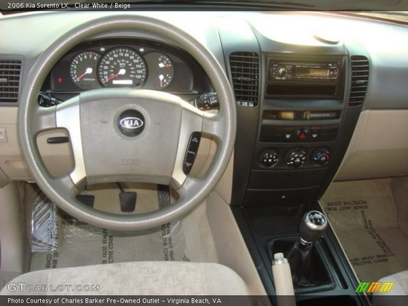Clear White / Beige 2006 Kia Sorento LX