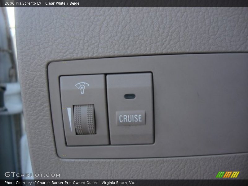 Clear White / Beige 2006 Kia Sorento LX