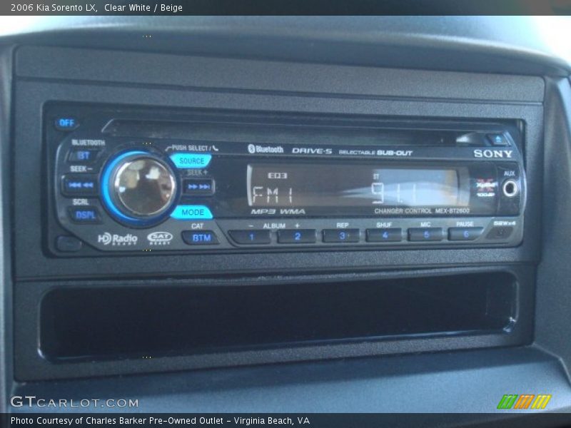 Clear White / Beige 2006 Kia Sorento LX