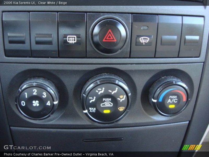 Clear White / Beige 2006 Kia Sorento LX