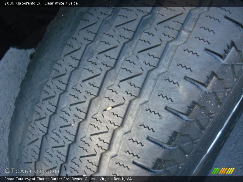 Clear White / Beige 2006 Kia Sorento LX