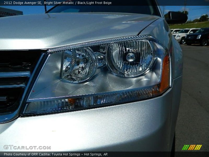 Bright Silver Metallic / Black/Light Frost Beige 2012 Dodge Avenger SE