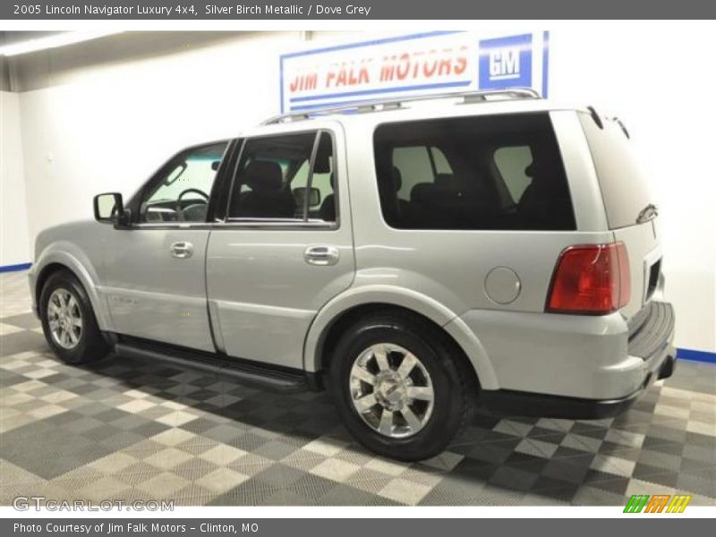 Silver Birch Metallic / Dove Grey 2005 Lincoln Navigator Luxury 4x4
