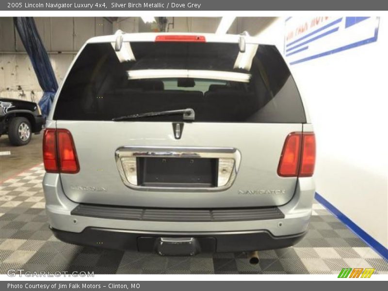 Silver Birch Metallic / Dove Grey 2005 Lincoln Navigator Luxury 4x4