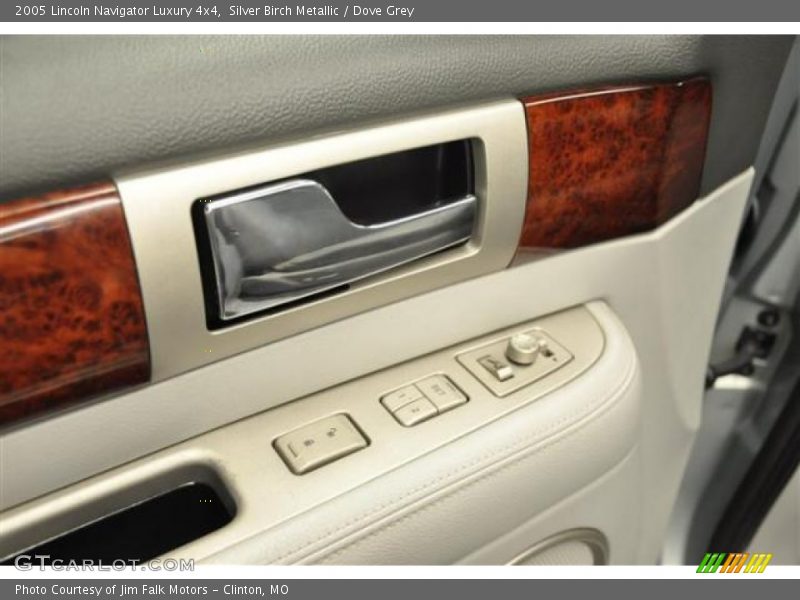 Silver Birch Metallic / Dove Grey 2005 Lincoln Navigator Luxury 4x4