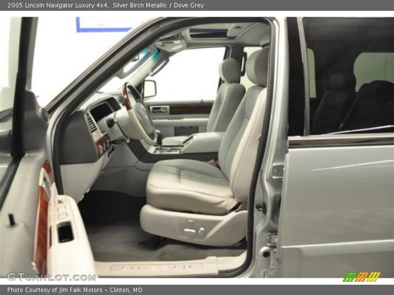 Silver Birch Metallic / Dove Grey 2005 Lincoln Navigator Luxury 4x4