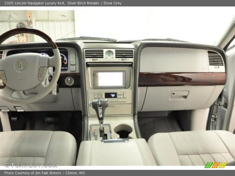Silver Birch Metallic / Dove Grey 2005 Lincoln Navigator Luxury 4x4