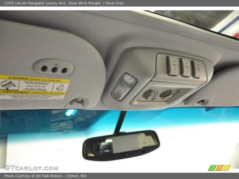 Silver Birch Metallic / Dove Grey 2005 Lincoln Navigator Luxury 4x4