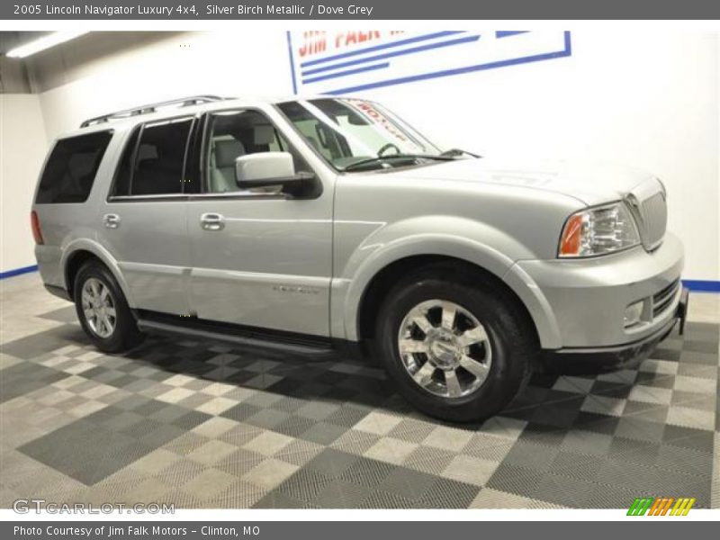 Silver Birch Metallic / Dove Grey 2005 Lincoln Navigator Luxury 4x4
