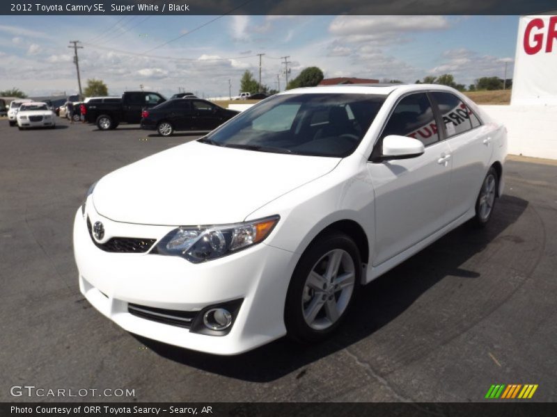 Super White / Black 2012 Toyota Camry SE