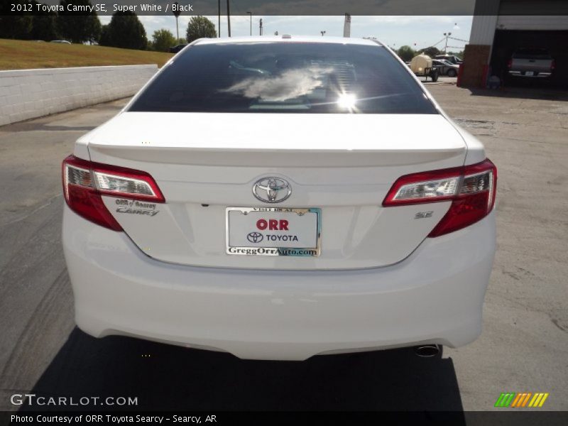 Super White / Black 2012 Toyota Camry SE