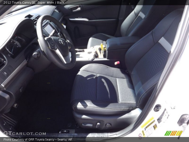 Super White / Black 2012 Toyota Camry SE