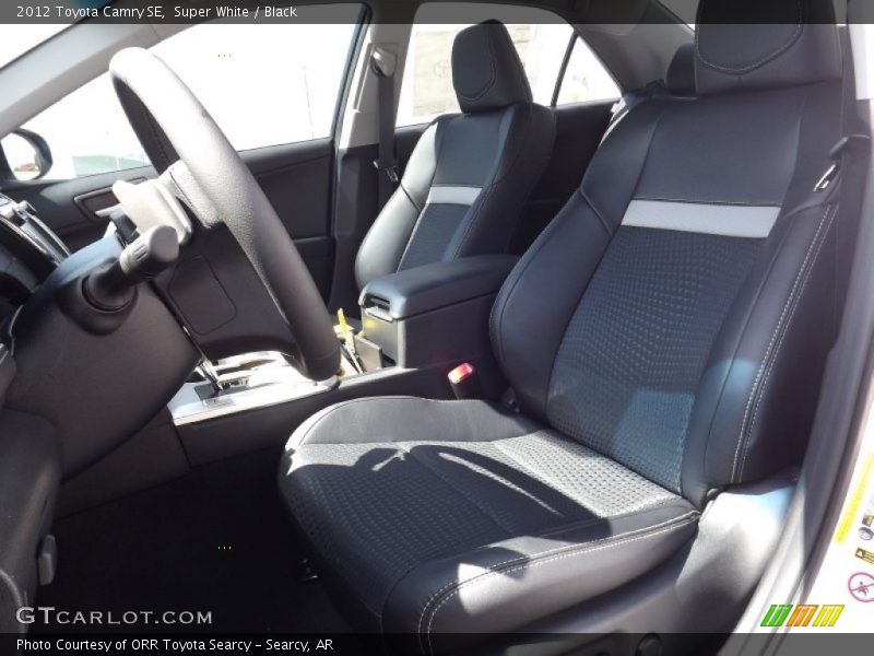 Super White / Black 2012 Toyota Camry SE
