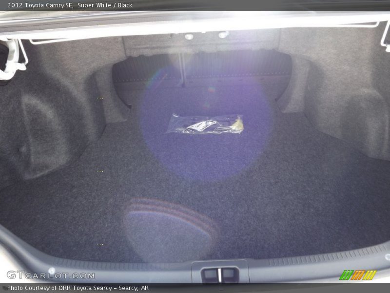 Super White / Black 2012 Toyota Camry SE