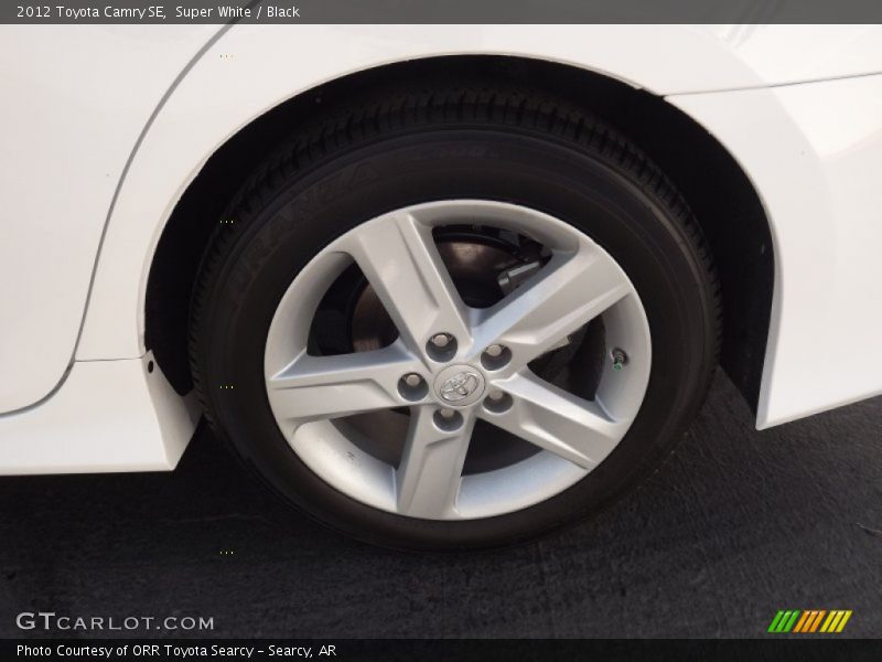 Super White / Black 2012 Toyota Camry SE