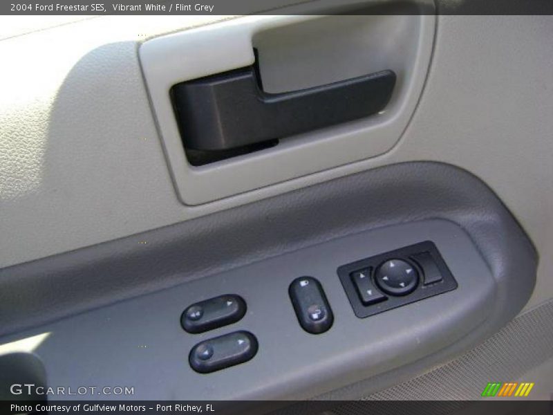Vibrant White / Flint Grey 2004 Ford Freestar SES