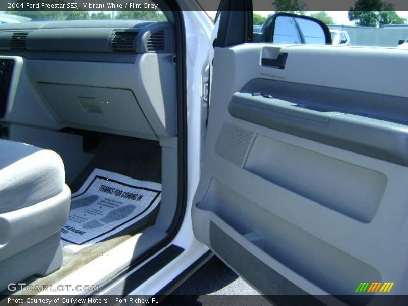 Vibrant White / Flint Grey 2004 Ford Freestar SES