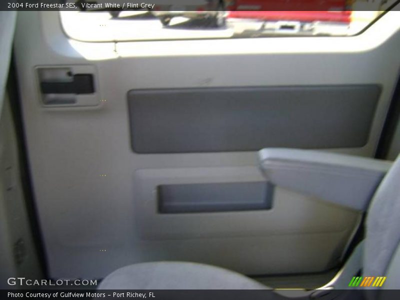 Vibrant White / Flint Grey 2004 Ford Freestar SES