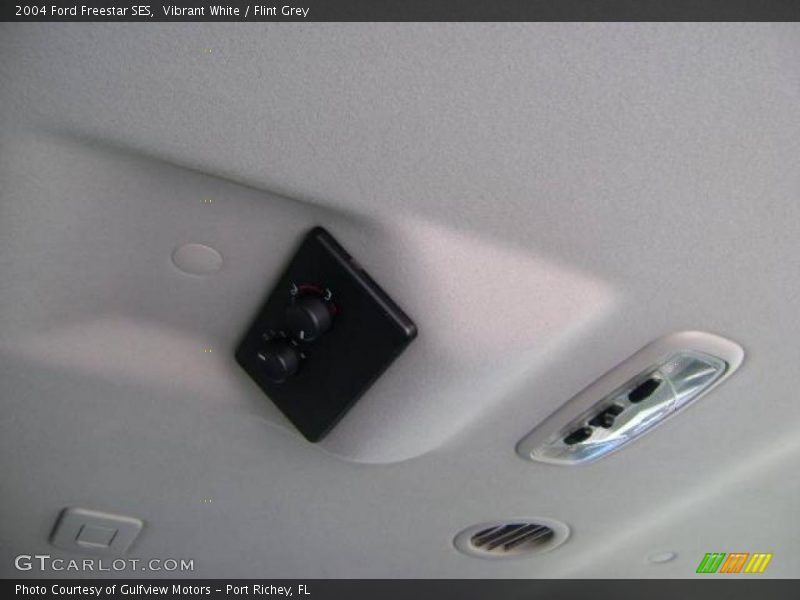 Vibrant White / Flint Grey 2004 Ford Freestar SES